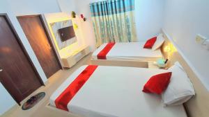 En eller flere senge i et værelse på Hotel Lynn Valley, Delux Non AC Double Bed