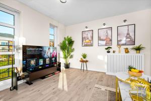 Телевизор и/или развлекательный центр в Dote Haven Stylish 2 Bed Apartment - Free Parking and Free High Speed WIFI +72 фотографии