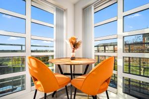 Балкон или терраса в Dote Haven Stylish 2 Bed Apartment - Free Parking and Free High Speed WIFI