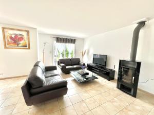 Μια τηλεόραση ή/και κέντρο ψυχαγωγίας στο Maison familiale, Locronan centre à 5 min