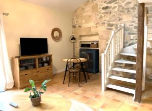 Μια τηλεόραση ή/και κέντρο ψυχαγωγίας στο Gîte De Charme Le Cocon