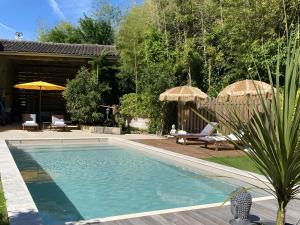 Πισίνα στο ή κοντά στο Gîte De Charme Le Cocon