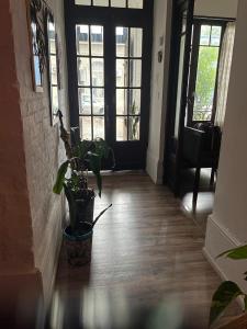 Φωτογραφία από το άλμπουμ του Bed in a room 2 blocks from Tres Cruces and PB σε San Gregorio de Polanco