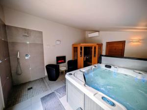 Imagine din galeria proprietății Maison avec piscine, jacuzzi et sauna privatifs - Mas de Nebbas în Aix-en-Provence +36 fotografii