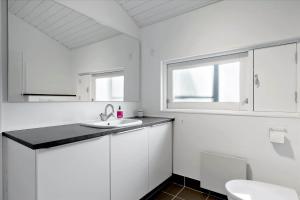 Et badeværelse på 16629-Farevejle-Lang-Agre-33