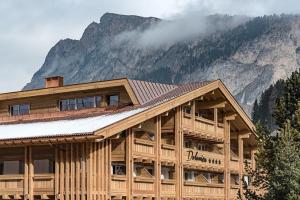 Nespecifikovaný výhled na hory nebo výhled na hory při pohledu z hotelu