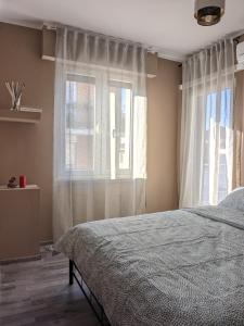 Кровать или кровати в номере Bardolino Center Apartments +60 фотографий