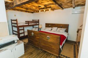 Ένα ή περισσότερα κρεβάτια σε δωμάτιο στο Salaṣ̌Trikić 2