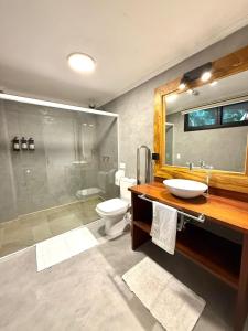 Ένα μπάνιο στο Casa Mar Villas