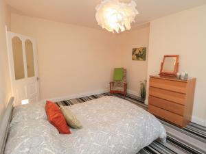 En eller flere senge i et værelse på Cliffe Cottage