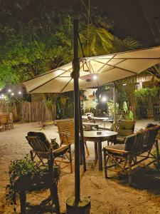 Κήπος έξω από το Casa IURUKUA-bangalos com ou sem cozinha, perto da praia e cercados pela natureza