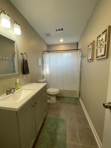 Ένα μπάνιο στο The Serenity Haven Ocean Springs Getaway