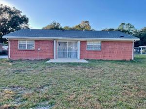 Το κτήριο όπου στεγάζεται  η παραθεριστική κατοικία +4 φωτογραφίες