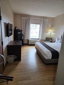 Ένα ή περισσότερα κρεβάτια σε δωμάτιο στο McPherson Inn +14 φωτογραφίες