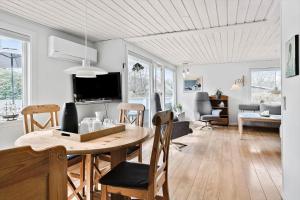 TV a/nebo společenská místnost v ubytování 30058-Malling-Ronnevaenget-23