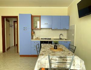 Η κουζίνα ή μικρή κουζίνα στο Cuore di Cairo - Bilocale vicino al centro storico +9 φωτογραφίες