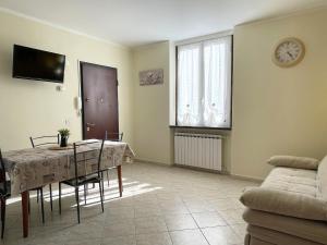 Μια τηλεόραση ή/και κέντρο ψυχαγωγίας στο Cuore di Cairo - Bilocale vicino al centro storico