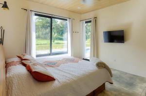 Giường trong phòng chung tại The Jungle House +15 ảnh