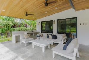 Khu vực ghế ngồi tại The Jungle House