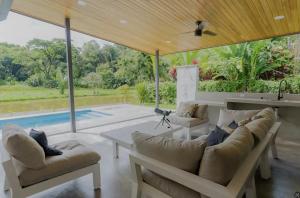 Hồ bơi trong/gần The Jungle House