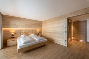 Postel nebo postele na pokoji v ubytování Hotel Garni Dolomieu + 14 fotografií