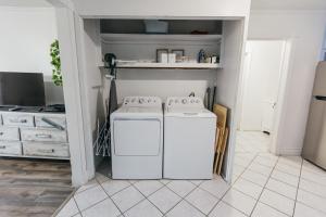 Kuchyň nebo kuchyňský kout v ubytování Downtown Delight Close to Strand and Cruise Terminals + 20 fotografií