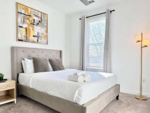 Giường trong phòng chung tại Brand New Condo with Balcony Washer Dryer 542Blvd +12 ảnh