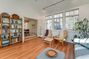 Η βιβλιοθήκη της παραθεριστικής κατοικίας