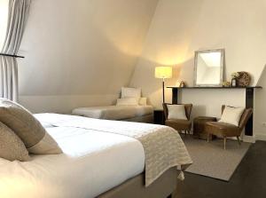 a hotel room with two beds and a mirror at Chateau Fort Lapin in Bruges