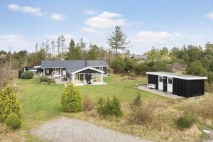 Το κτήριο όπου στεγάζεται  η παραθεριστική κατοικία