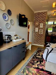 a kitchen with a counter and a tv on the wall at Karoovlaktes in Prieska +23 photos