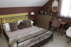 Ένα ή περισσότερα κρεβάτια σε δωμάτιο στο B&B Friedau