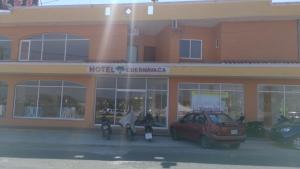 a hotel with cars parked in front of a building at Ch Aeropuerto Cuernavaca in Temixco