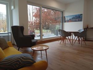 Гостиная зона в Riverside Apartments