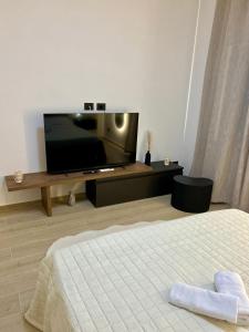 Μια τηλεόραση ή/και κέντρο ψυχαγωγίας στο Pisano Suite