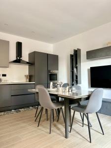 Η κουζίνα ή μικρή κουζίνα στο Pisano Suite