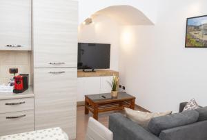 a living room with a couch and a tv at Casa Piazza Garibaldi in Sulmona