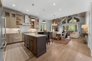 Kuchyň nebo kuchyňský kout v ubytování Dancing Bear Walk to Town