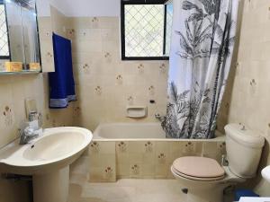 Ένα μπάνιο στο Maison trois chambre avec vue sur mer