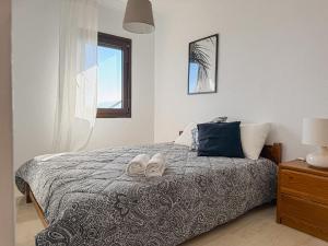 Ένα ή περισσότερα κρεβάτια σε δωμάτιο στο Maison trois chambre avec vue sur mer