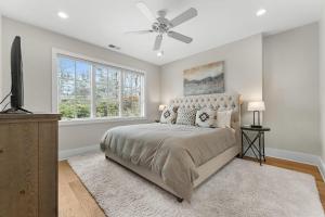 Postel nebo postele na pokoji v ubytování Dancing Bear Walk to Town