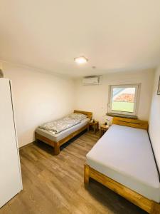 Ένα ή περισσότερα κρεβάτια σε δωμάτιο στο City Apartment Ochtrup - KLIMA - WALLBOX - NETFLIX