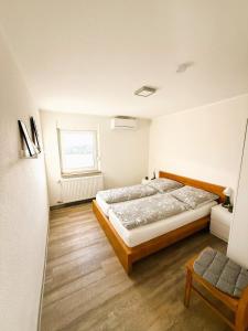 Ένα ή περισσότερα κρεβάτια σε δωμάτιο στο City Apartment Ochtrup - KLIMA - WALLBOX - NETFLIX