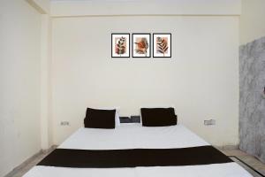 Ένα ή περισσότερα κρεβάτια σε δωμάτιο στο Hotel O Radha Residency