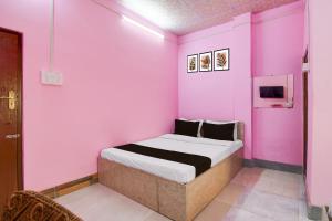 Postel nebo postele na pokoji v ubytování Hotel O Shakuntala Park Bus Terminus Behala + 21 fotografií