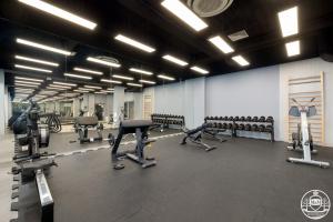 a gym with several treadmills and exercise bikes at Apartments M&M, GRATIS parking, basen, sauna, siłownia in Kołobrzeg