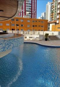 Bazén v ubytování Your refuge in Canto do Forte, 1 block from the beach! nebo v jeho okolí