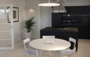 Køkken eller tekøkken på Kattohuoneisto terassilla 93 m2