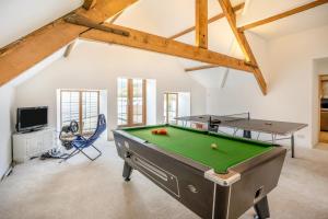 TV a/nebo společenská místnost v ubytování 6 Bed in Blaencwm oc-t32688