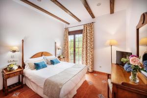 Кровать или кровати в номере Hotel Rural Cazorla Posada del Cordobés